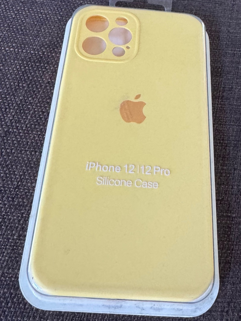 Apple iPhone 12 / 12 Pro Silicone Case - Yellow